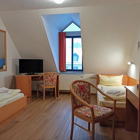 Gastehaus Deggendorf Hotel Bagian luar foto