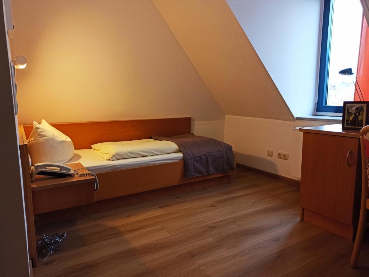 Gastehaus Deggendorf Hotel Bagian luar foto