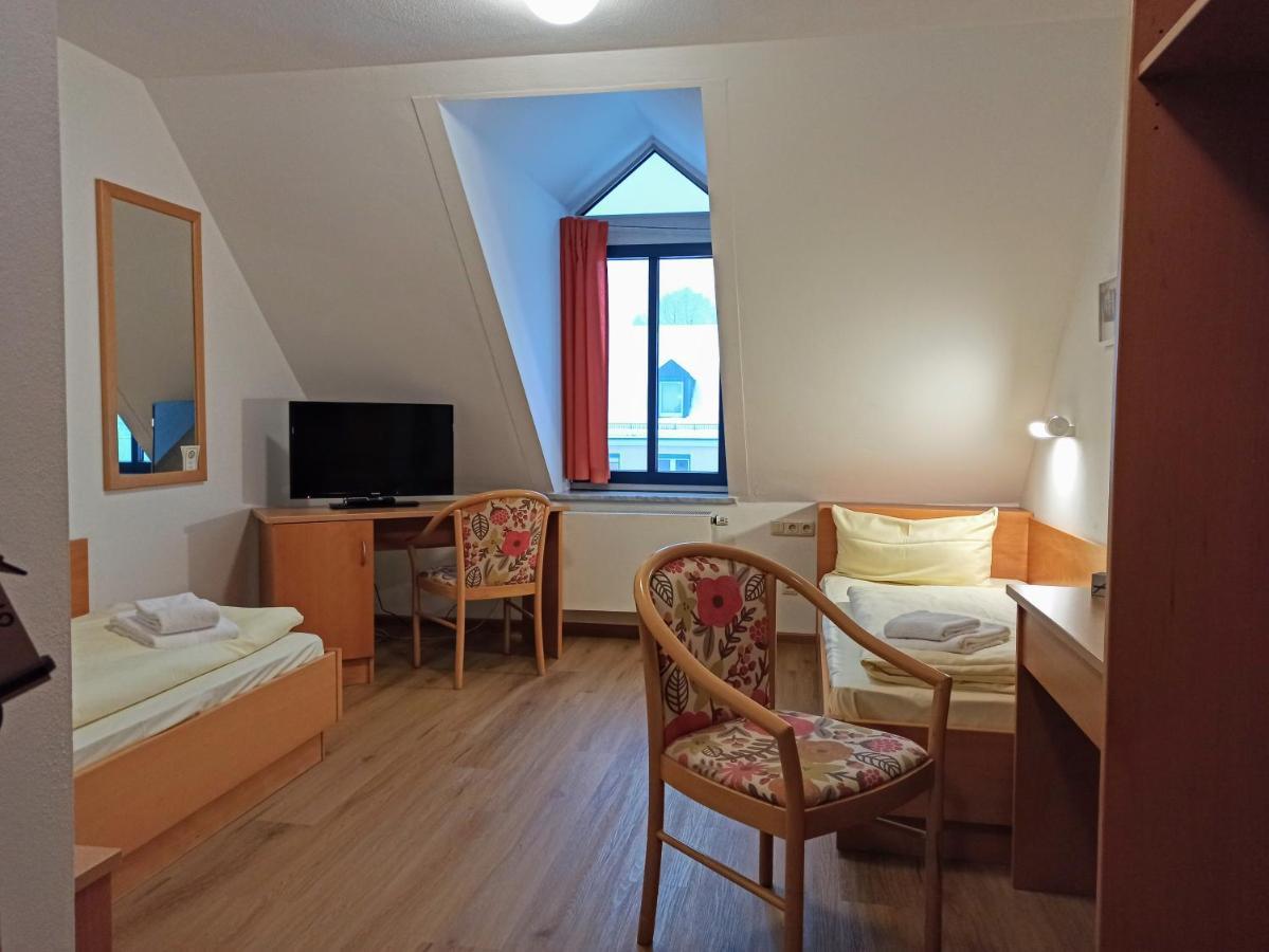 Gastehaus Deggendorf Hotel Bagian luar foto